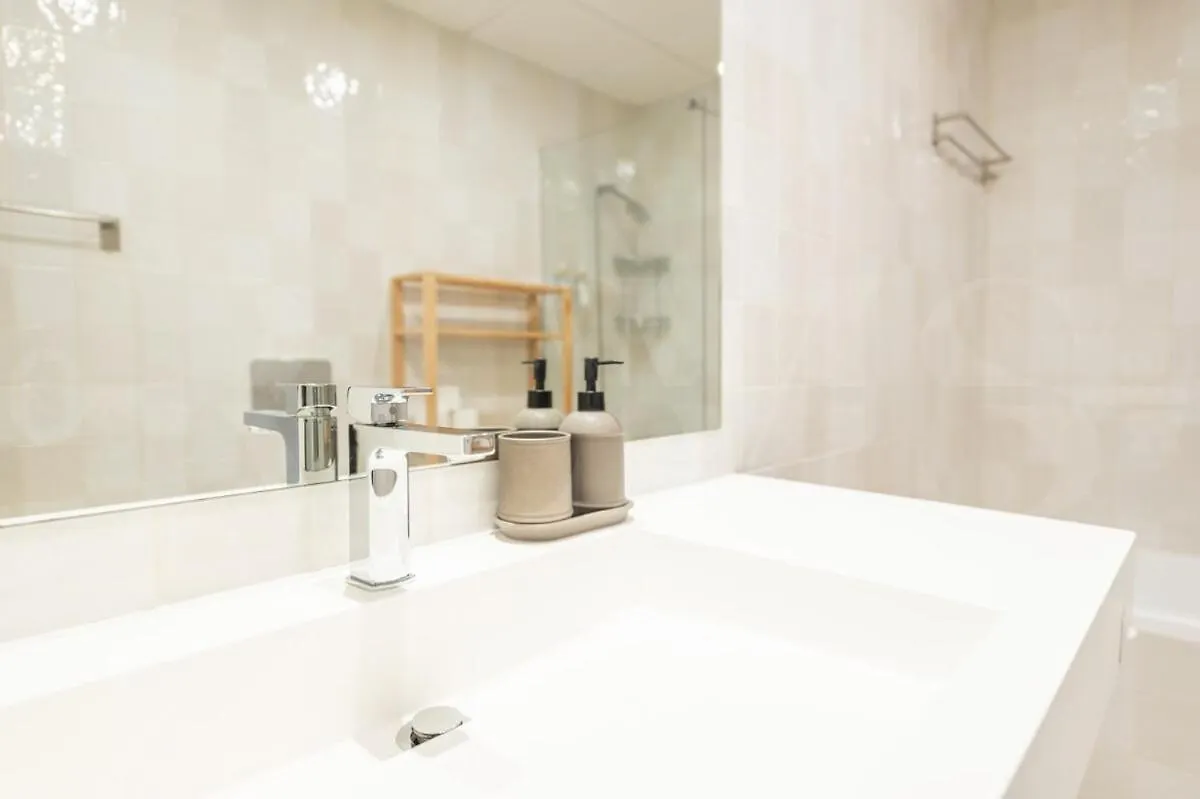 Apartamento Beachside Escape With Parking And Pool Rems Torremolinos