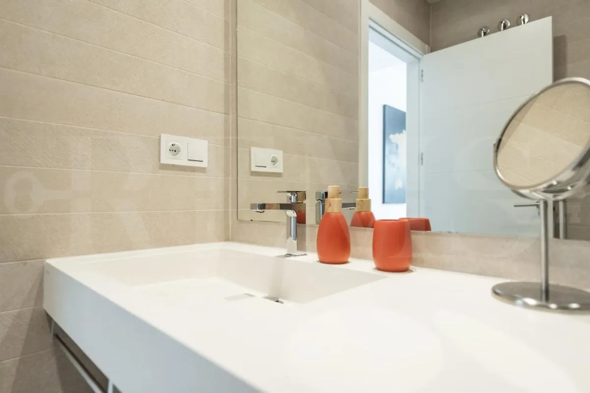 Beachside Escape With Parking And Pool Rems Torremolinos Apartamento